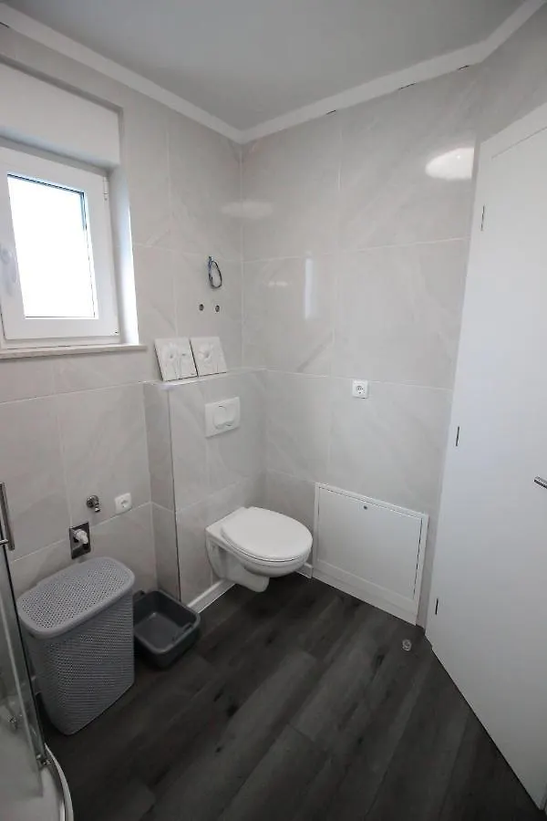 Studio Apartments N&D Omisalj